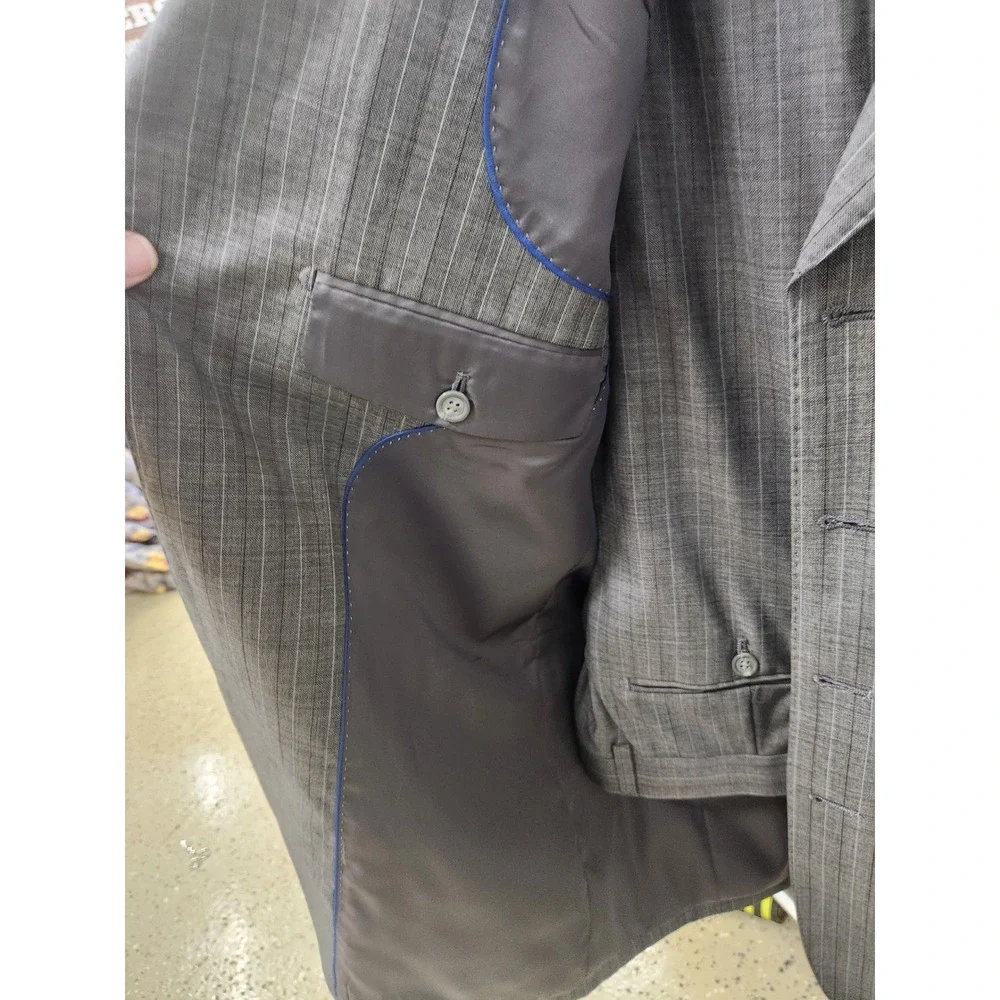 Versini Mens Gray Pinstripe 2 Piece Suit